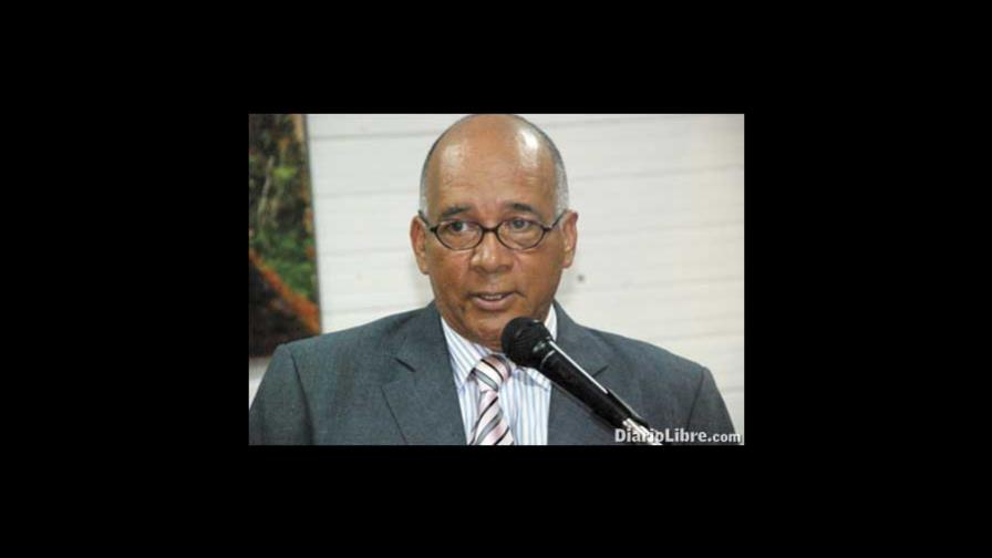 José Rafael Sosa presenta libro en la Feria José Rafael Sosa presenta libro en la Feria