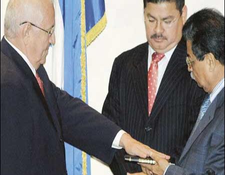 Dan golpe de estado a presidente de Honduras