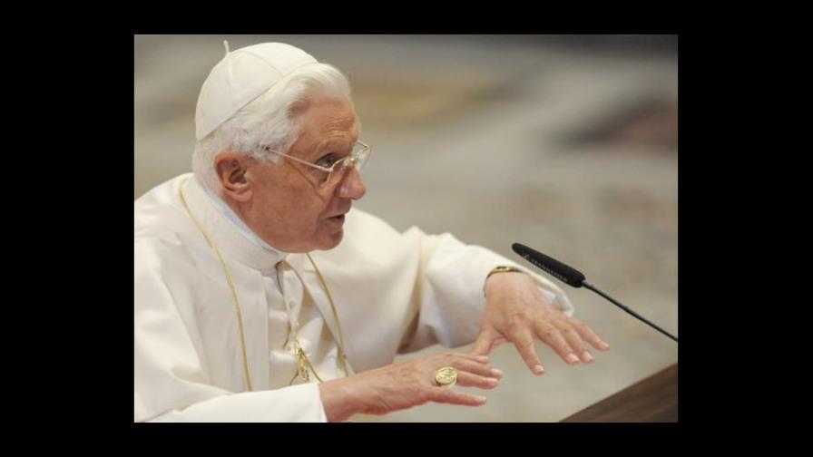 Benedicto XVI, mi ángel de la guarda no me impidió romperme la muñeca