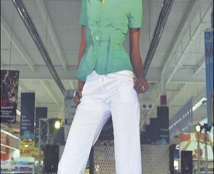 Carrefour presenta fashion show otoño-invierno 2009