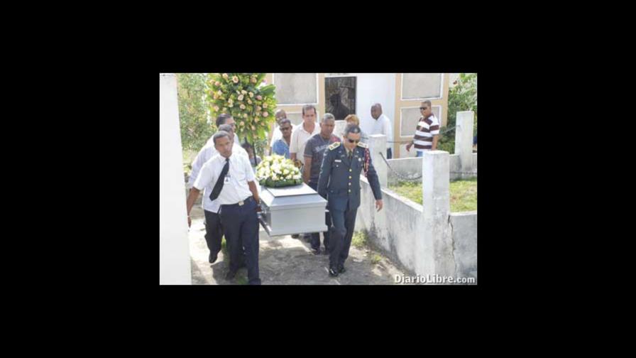 Sepultan rápido y sin panegírico a ex coronel vinculado a Agosto