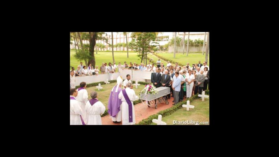 Sepultan restos de jesuita Láutico García Sepultan restos de jesuita Láutico García