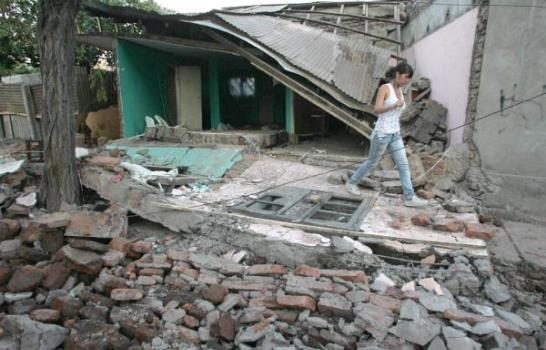 Víctimas suman ya 711, siguen las réplicas e intentos de saqueo