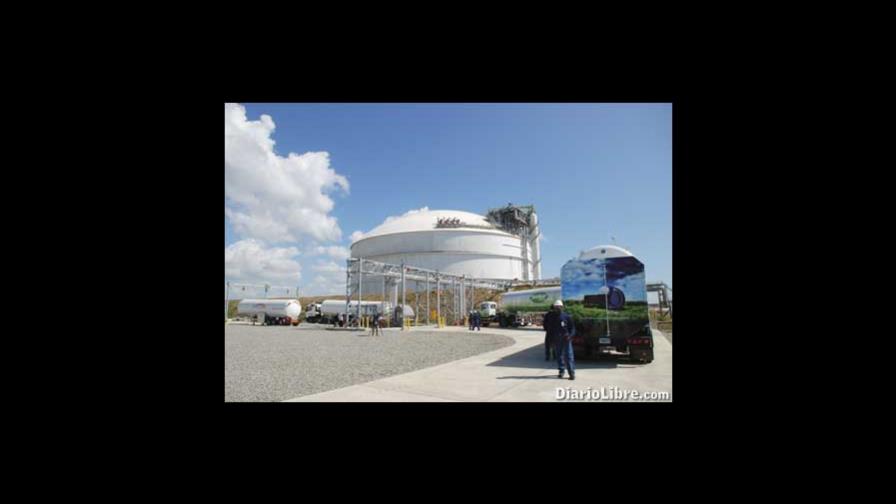 Inauguran primera planta gas natural RD