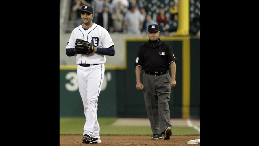 Galarraga pierde juego perfecto por decisión equivocada de umpire