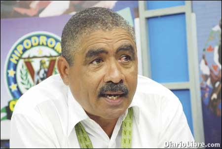 Así opinan de Radhamés Senra