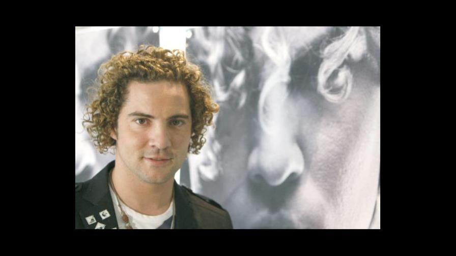 David Bisbal canta una balada romántica con Miley Cyrus