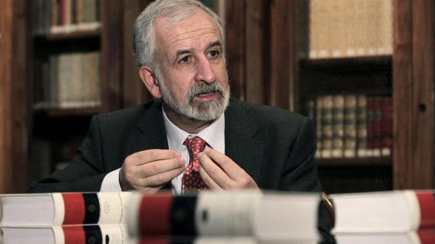 La y se llamará ye, guión pierde la tilde y quórum se queda en cuórum