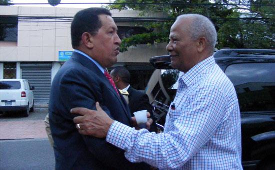 Chávez visita a González Espinosa y se despide con un ¡viva Caamaño!
