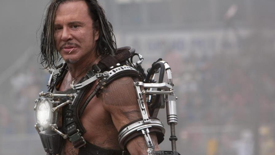 Iron Man 2 aterriza en cines EE.UU. listo para dominar taquilla