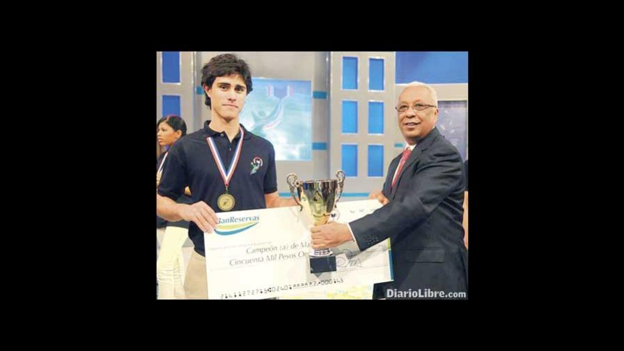 Joven de Santiago gana el concurso nacional de matemáticas
