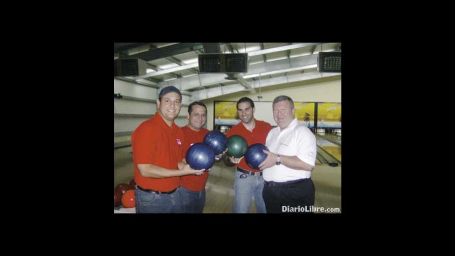 Hacen torneo de bolos benéfico Hacen torneo de bolos benéfico