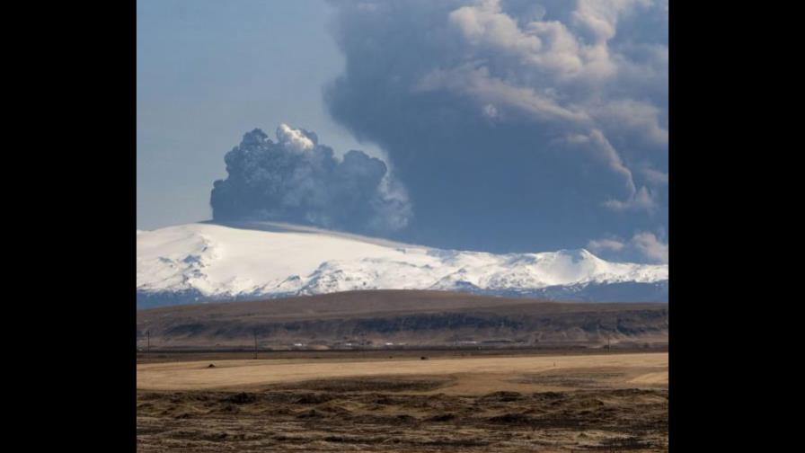 Erupción de volcán islandés Eyjafjallajökull mantiene el nivel de actividad