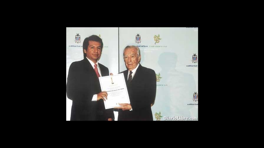 Kola Real recibe premio en Francia Kola Real recibe premio en Francia