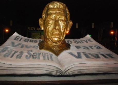 Leonel inaugura plazoletas en honor a Juan Bosch y Francisco Alberto Caamaño en SJM