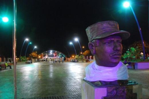 Leonel inaugura plazoletas en honor a Juan Bosch y Francisco Alberto Caamaño en SJM