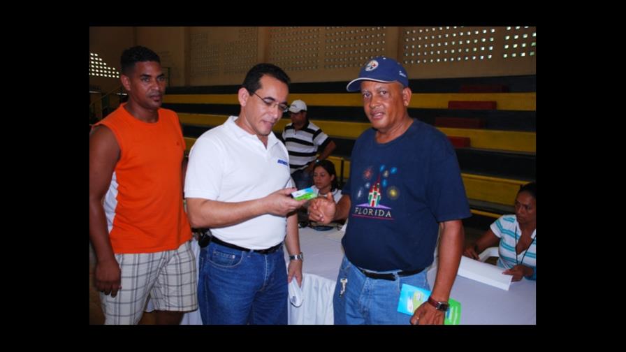 Gobierno entrega 1,808 nuevas Tarjetas Bonogás a choferes