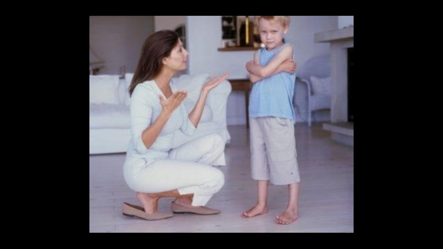 ¿Por qué mi hijo se comporta tan mal cuando está conmigo?