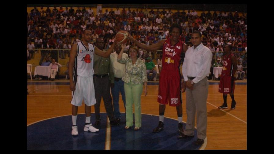 Ciro Pérez gana en el inicio serie final torneo basket superior de SC