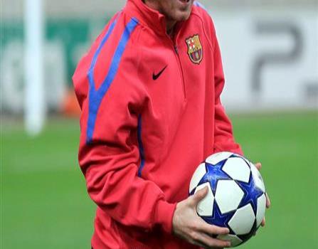 Messi desborda ilusión entre niños en un acto de Unicef