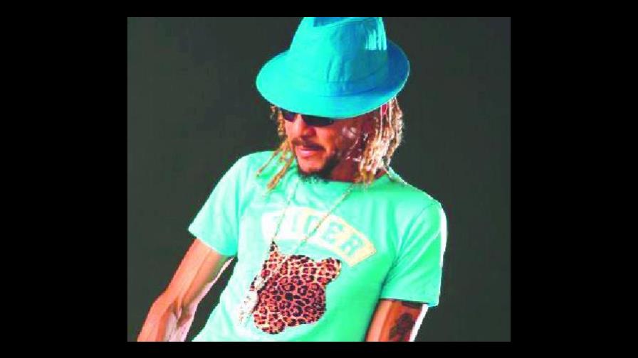 Toño promueve Loco, un avance de su próximo álbum