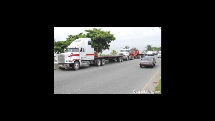 La huelga de transportistas de carga se cumplió ayer en la mayoría de puertos La huelga de transportistas de carga se cumplió ayer en la mayoría de puertos
