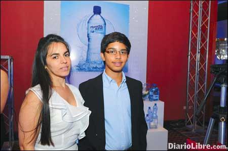 Agua Planeta Azul presenta nueva imagen corporativa