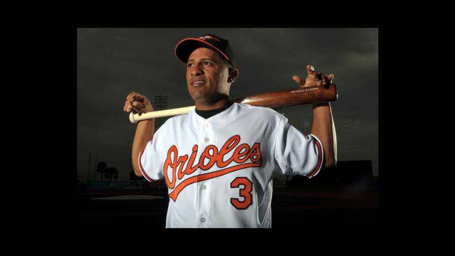 El venezolano Izturis continuará con los Orioles un año más y 1.5 millón El venezolano Izturis continuará con los Orioles un año más y 1.5 millón