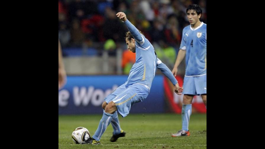 Forlán gana el Balón de Oro