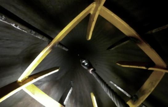 Mineros duermen su última noche en socavón