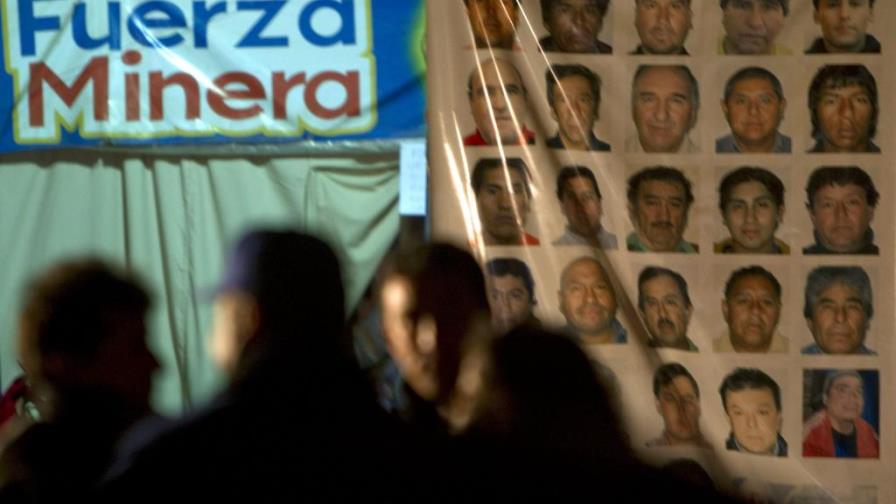 Mineros duermen su última noche en socavón