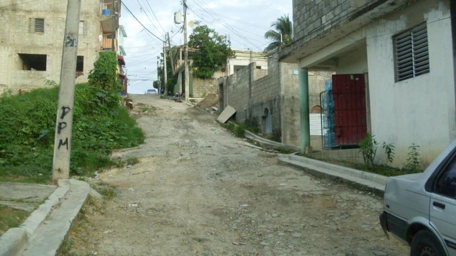 Exigen al síndico de Santo Domingo Oeste el areglo de la calles