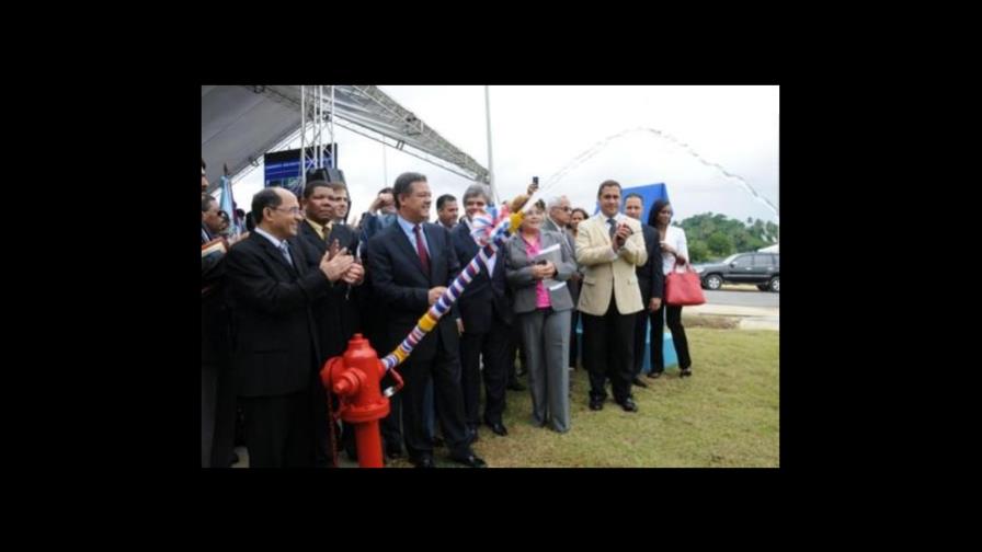 LF inaugura tres acueductos en Samaná