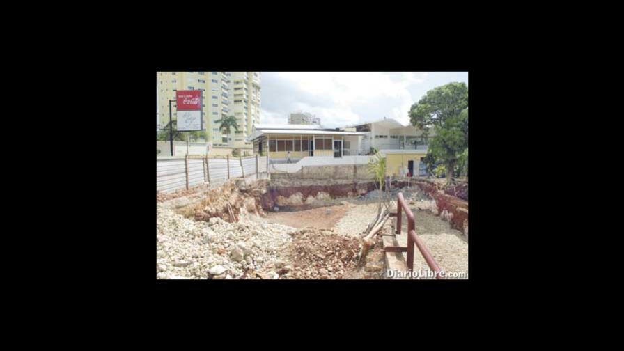 Inquieta remodelación del restaurante El Lago