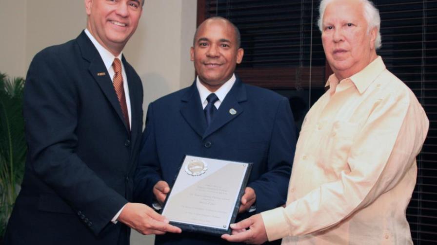 Hostos Community College reconoce al periodista Amín Cruz