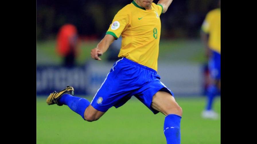 Kaká rechaza que su carrera esté en peligro