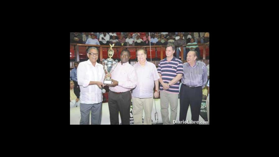Antonio Féliz, Gallero del Año; también ganó el Gallo del Año