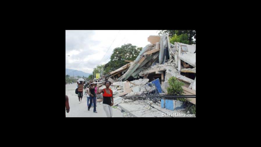 Thousands of Haitians roam the streets of Port au Prince