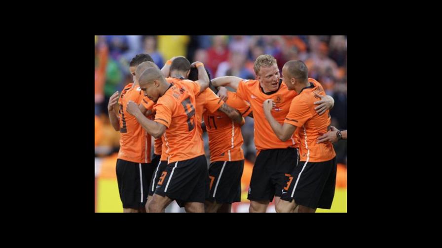 Holanda 2-0 a Dinamarca, pero no convence