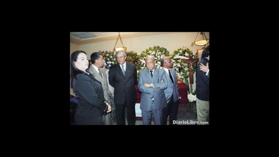 Velan los restos de Rafael Flores Estrella