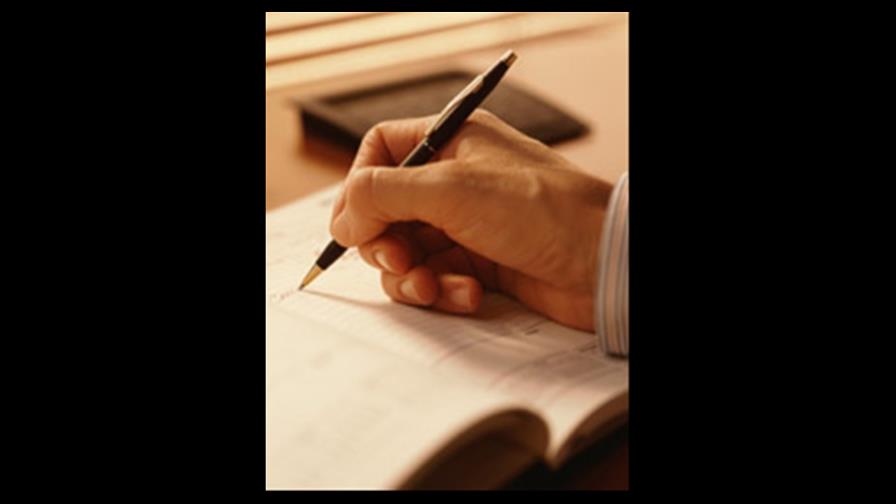 Marquelis Valdez Soto gana concurso de poesía