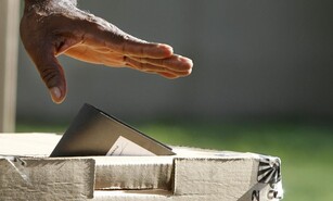 Dominicanos se alejan de los partidos, no necesariamente de las urnas
