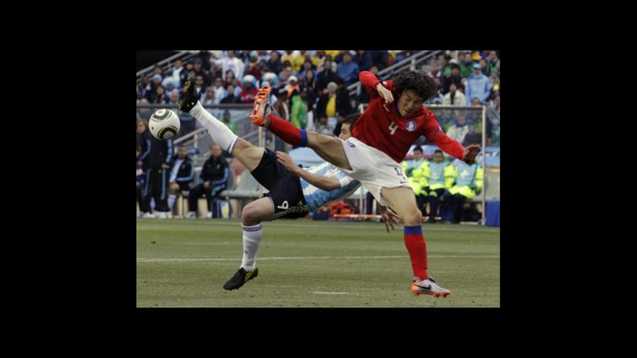 Corea del Sur recorta ventaja Argentina y anota