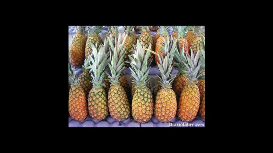 Piña con moña, por favor...