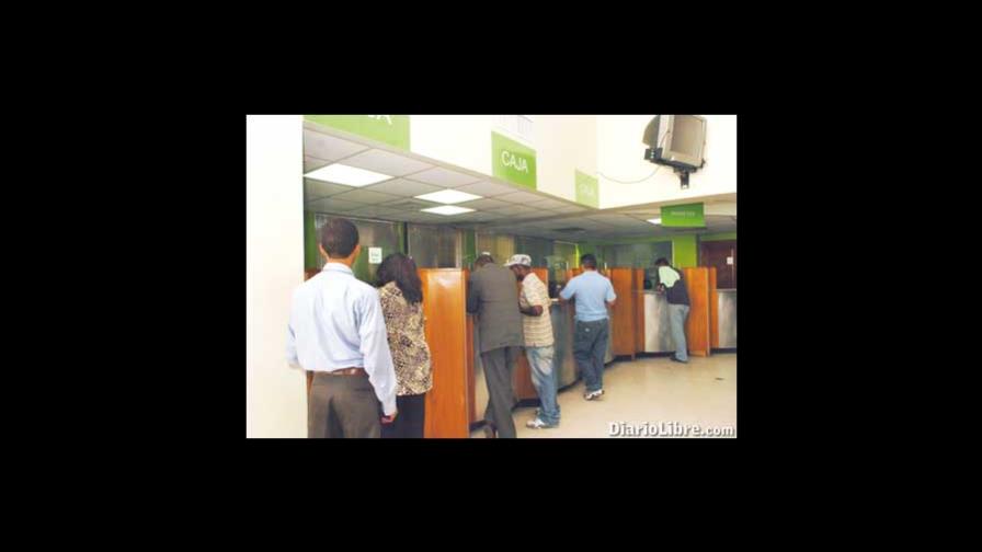 A un día para vencer plazo marbetes, las filas crecen