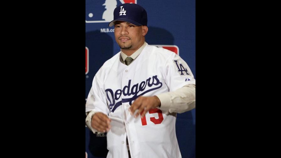 Caballo patea padre de Rafael Furcal y golpe le causa lesión