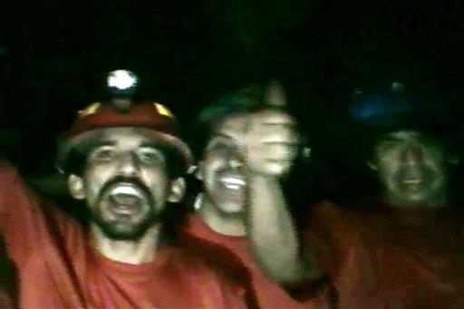 Sonda de rescate de minero chilenos atrapados llega al fondo