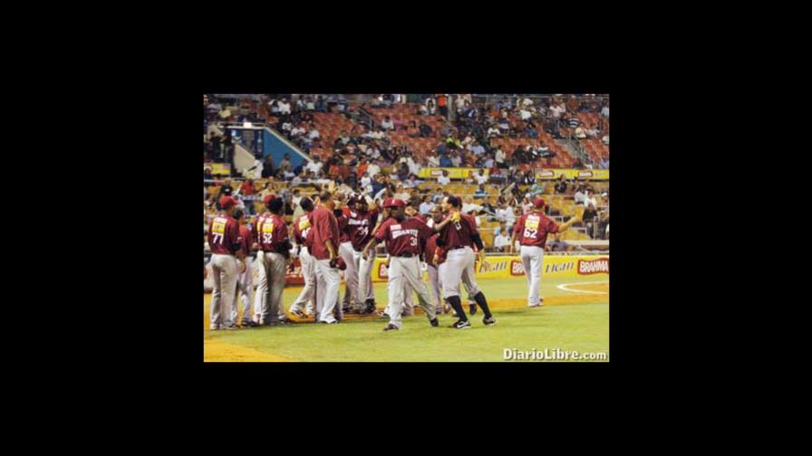 Juan Francisco la sacó por los 411 y los Gigantes se acercan