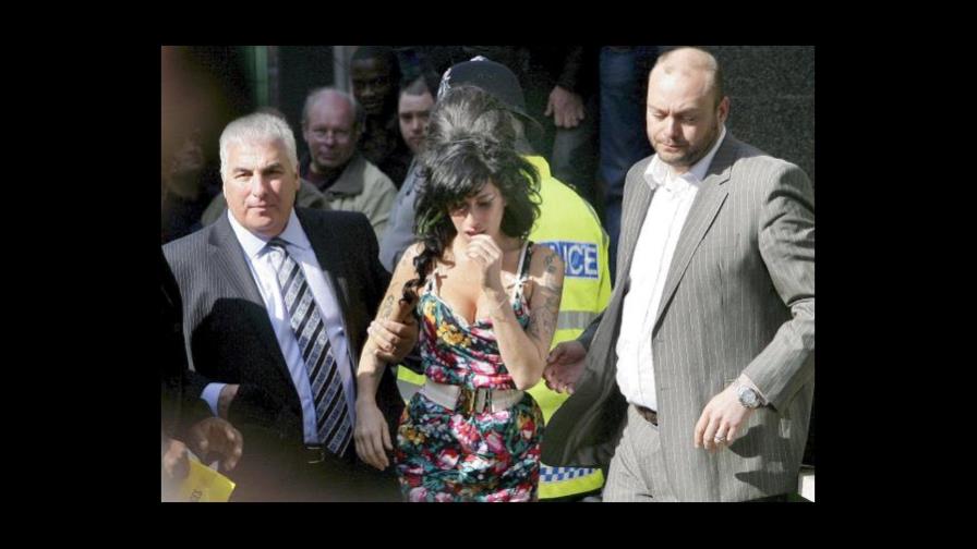 Amy Winehouse se declara culpable de agresión al director de un teatro