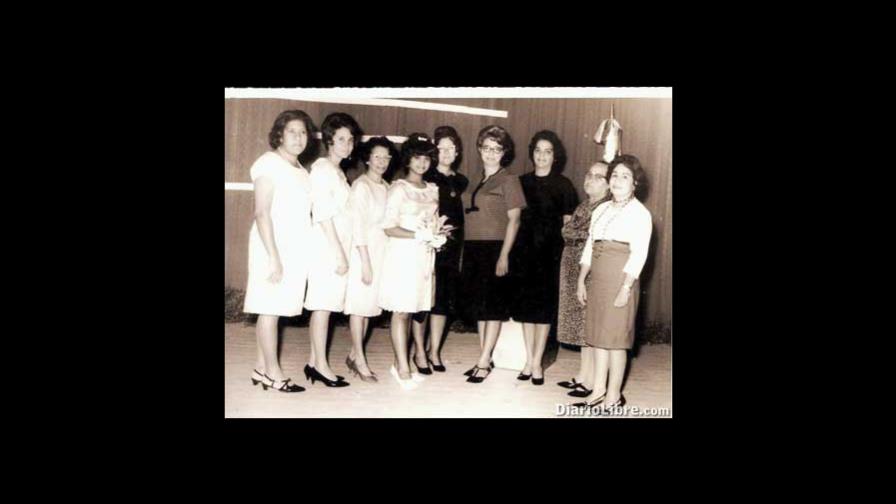 Un reencuentro de ex alumnos y profesores Un reencuentro de ex alumnos y profesores